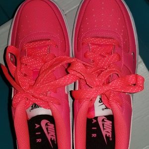 Nike girls tennis shoes